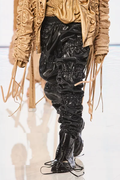 Look 60